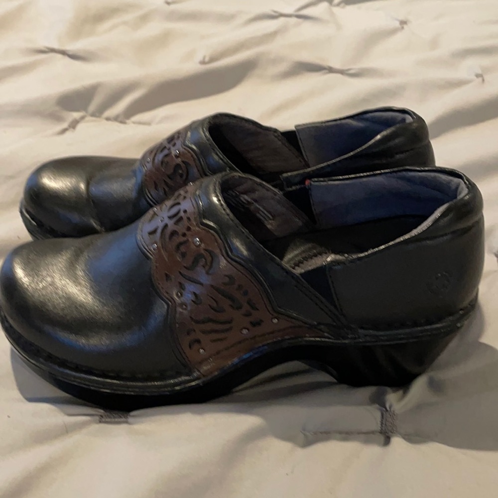 Ariat Women’s shoes size 8 - super comfy